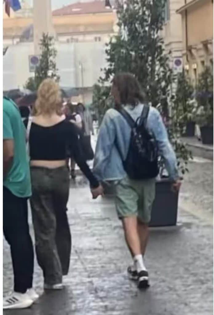 Isobel e Cricca innamorati, le foto mano nella mano confermano la loro storia Isobel e Cricca innamorati, le foto mano nella mano confermano la loro storia