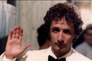 Masini ha cantato 'Sarà per te' ai funerali, presenti Panariello, Pieraccioni e Conti