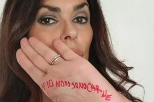 Maria Grazia Cucinotta nudo integrale al cinema