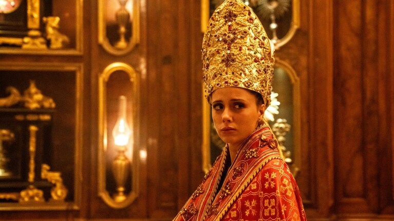 Celeste Dalla Porta nella scena con l'arcivescovo Tesorone.