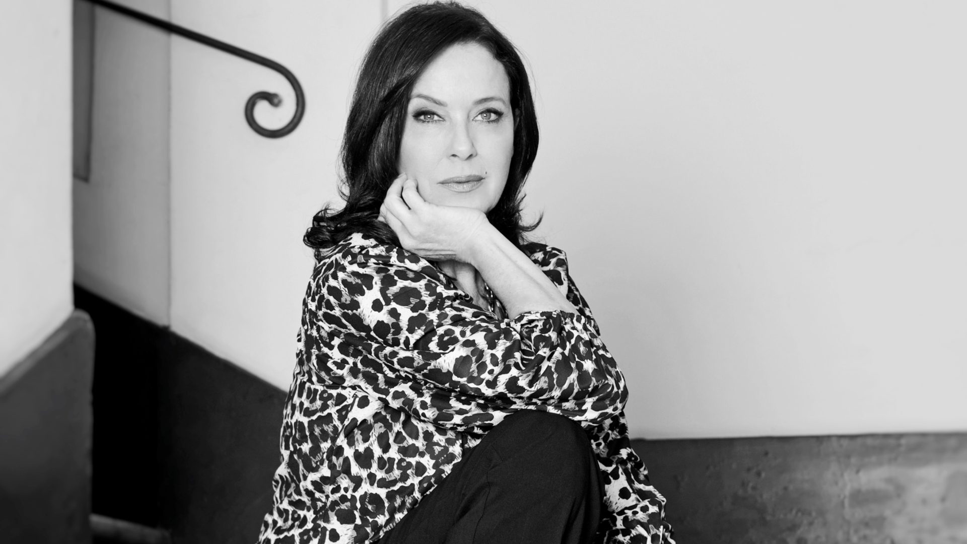 Clarissa Burt "Mio padre violento, spinse mia madre giù dalle scale