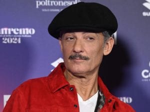 Fiorello paparazzato con un grande cerotto sul braccio: &#8220;Un trattamento per l&#8217;epicondilite&#8221;