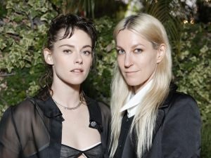 Kristen Stewart si è sposata, le nozze intime con Dylan Meyer nella loro casa a Los Angeles