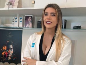 Urtis dopo l&#8217;operazione al seno: &#8220;Giacomo diventa Genny. Cambia il mio corpo, non la mia professionalità&#8221;