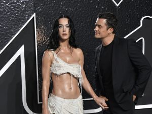 &#8220;Katy Perry e Orlando Bloom si sono allontanati&#8221;, cosa si sa sulla crisi che sta colpendo la famosa coppia