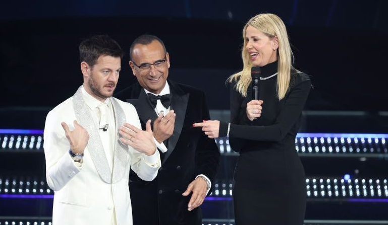 Cattelan e Marcuzzi fuori dai palinsesti Rai, come puntare ai conduttori più 'giovani' e perderseli per strada