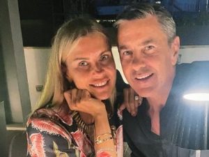 Martina Colombari e l&#8217;anniversario con Costacurta, la dedica: &#8220;Se volete il matrimonio perfetto, resterete delusi&#8221;