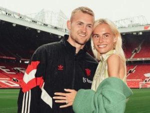 Il calciatore del Manchester United De Ligt in crisi con la moglie, il gossip: &#8220;Procedure di divorzio in corso&#8221;