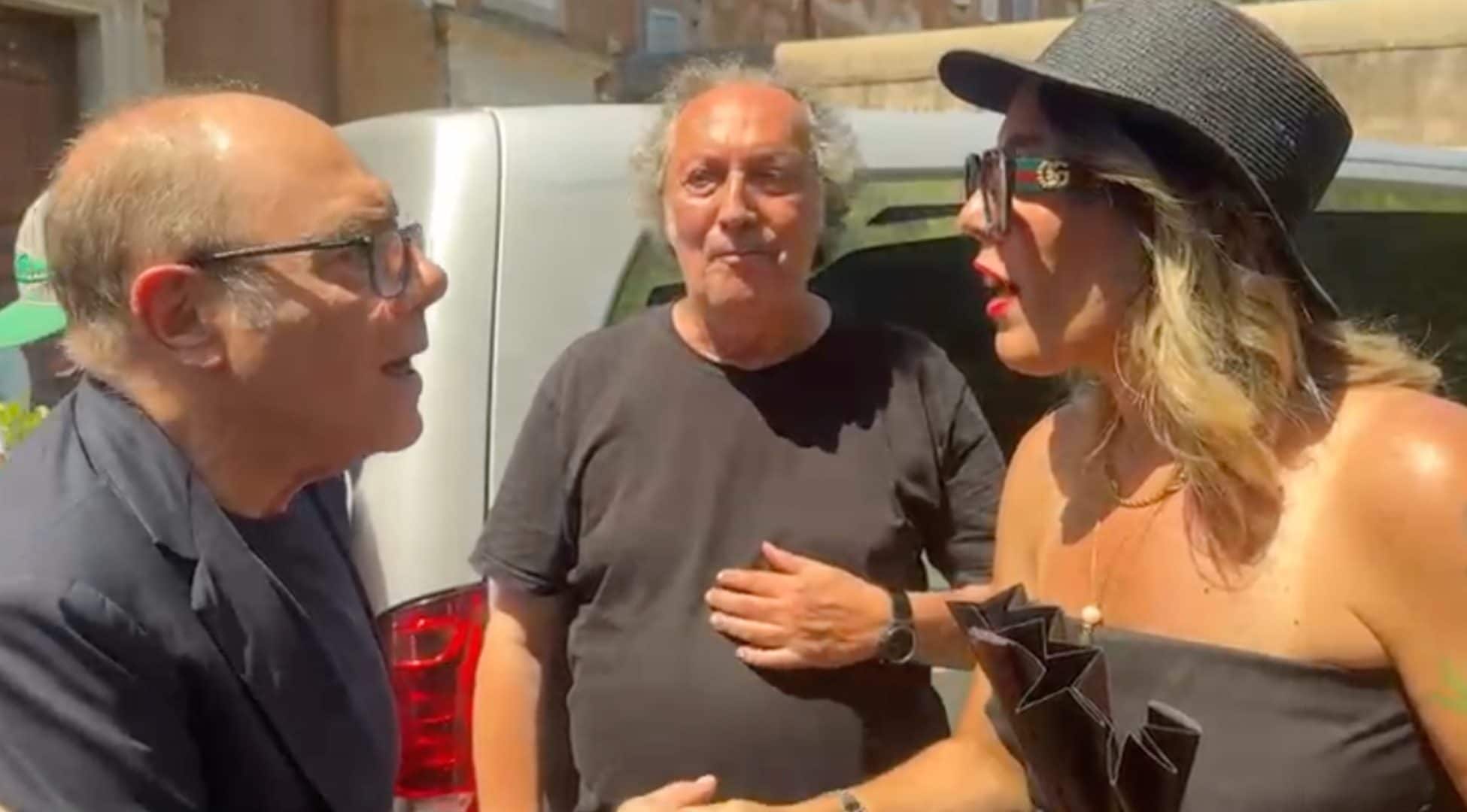 Stefania Corona ai funerali di Alvaro Vitali, c'è anche sua figlia Sara: assente Ennio, unico figlio dell'attore