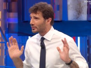 Stefano De Martino, sui video intimi rubati si segue l&#8217;ipotesi tecnico installatore