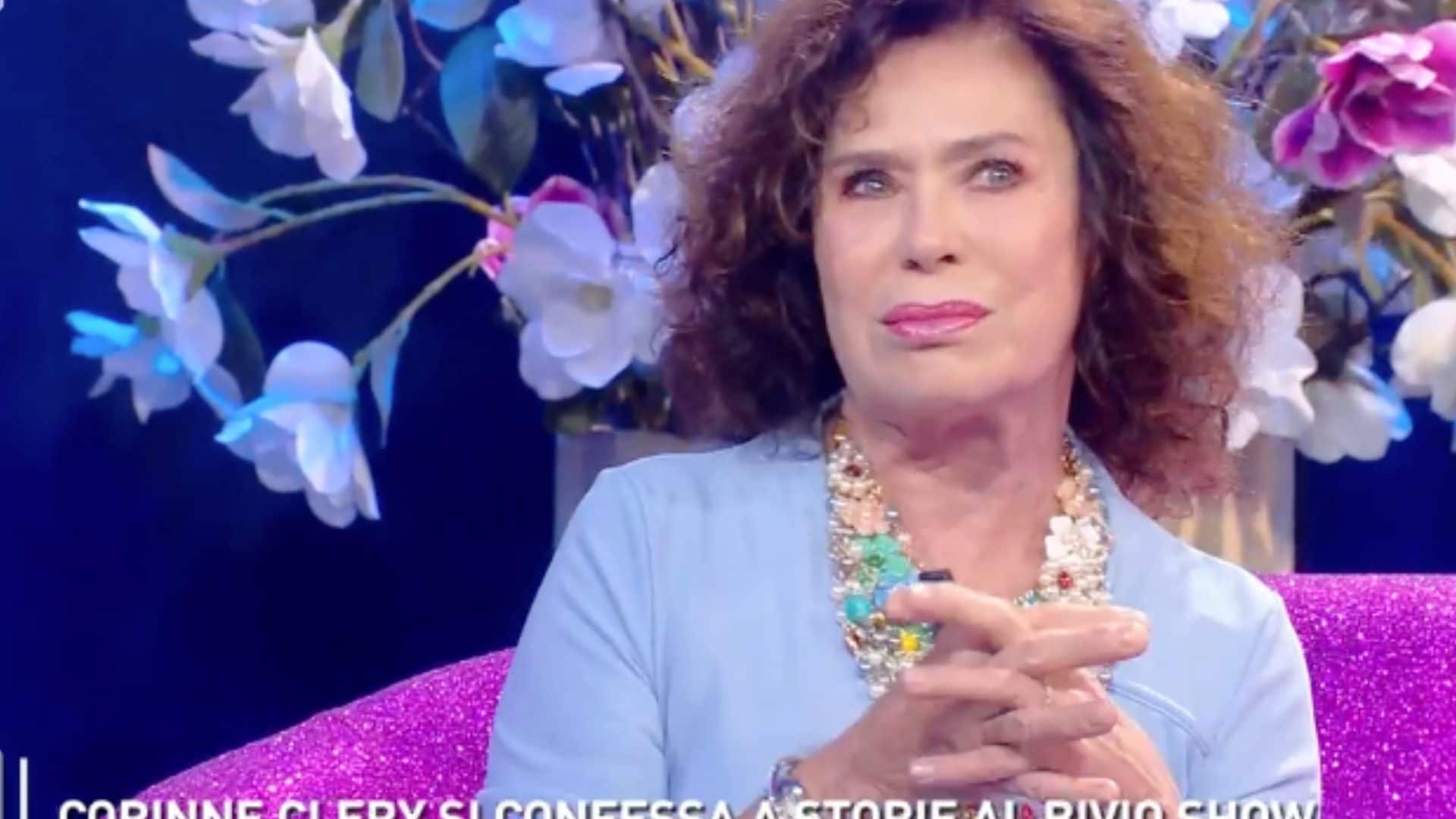 Corinne Clery: "Mio figlio mi manda messaggi terribili e mi accusa di rubare, lui e Serena Grandi mi odiano"