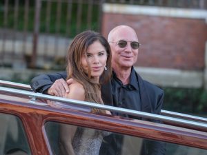 Jeff Bezos e l’ultimo regalo a Venezia dopo le nozze, quanto ha lasciato di ‘mancia’ all’hotel in cui ha soggiornato