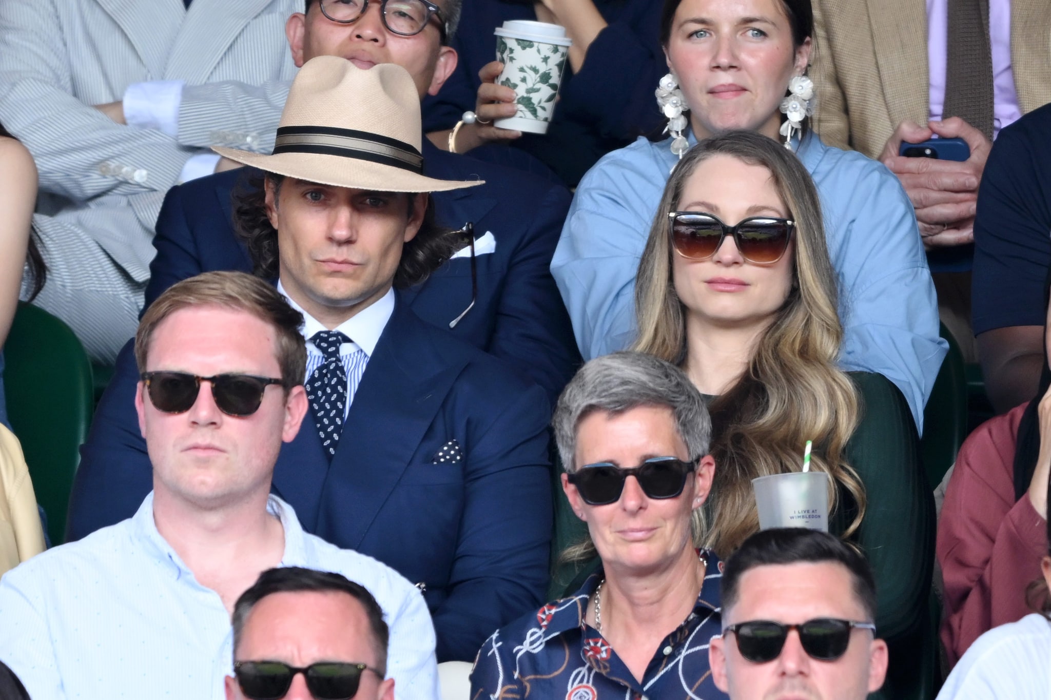 Henry Cavill ha seguito la finale di Wimbledon dal vivo: le foto sugli spalti con la fidanzata Natalie Viscuso