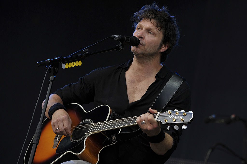 Riaperte le indagini sul cantante Bertrand Cantant dopo la serie Netflix su di lui: "L'ex moglie costretta al suicidio"