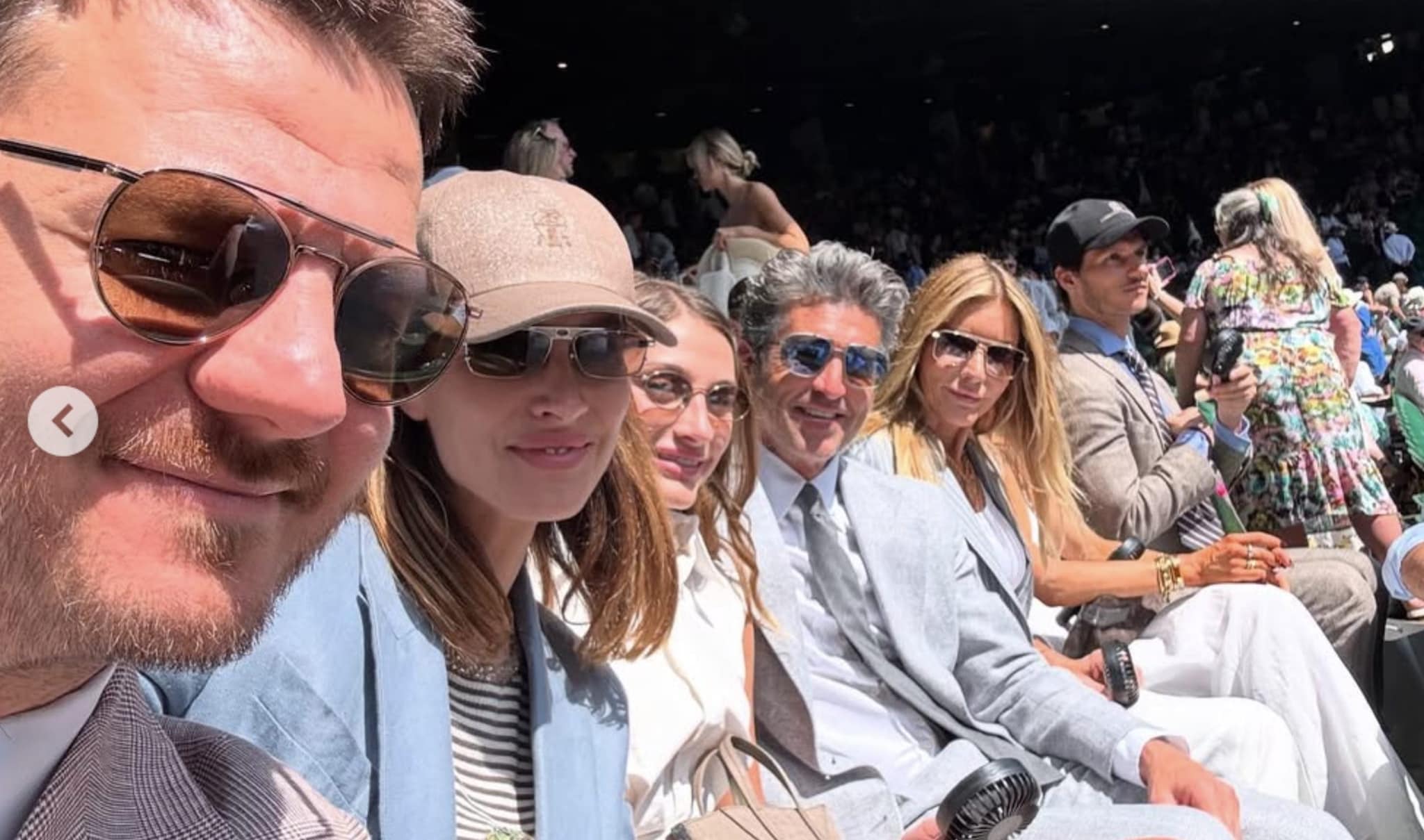 Alessandro Cattelan alla finale di Sinner contro Alcaraz, accanto a lui Patrick Dempsey con la famiglia