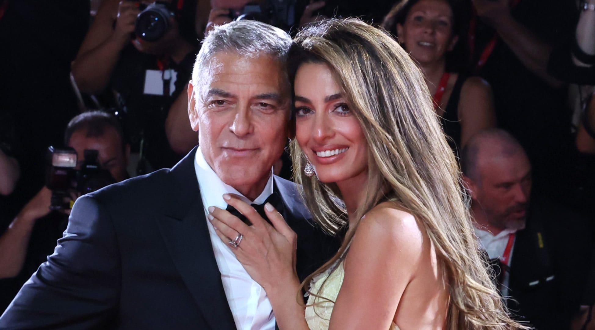 Amal Alamuddin e l’ossessione per la privacy: “A casa, gli ospiti posano il cellulare in un cestino”