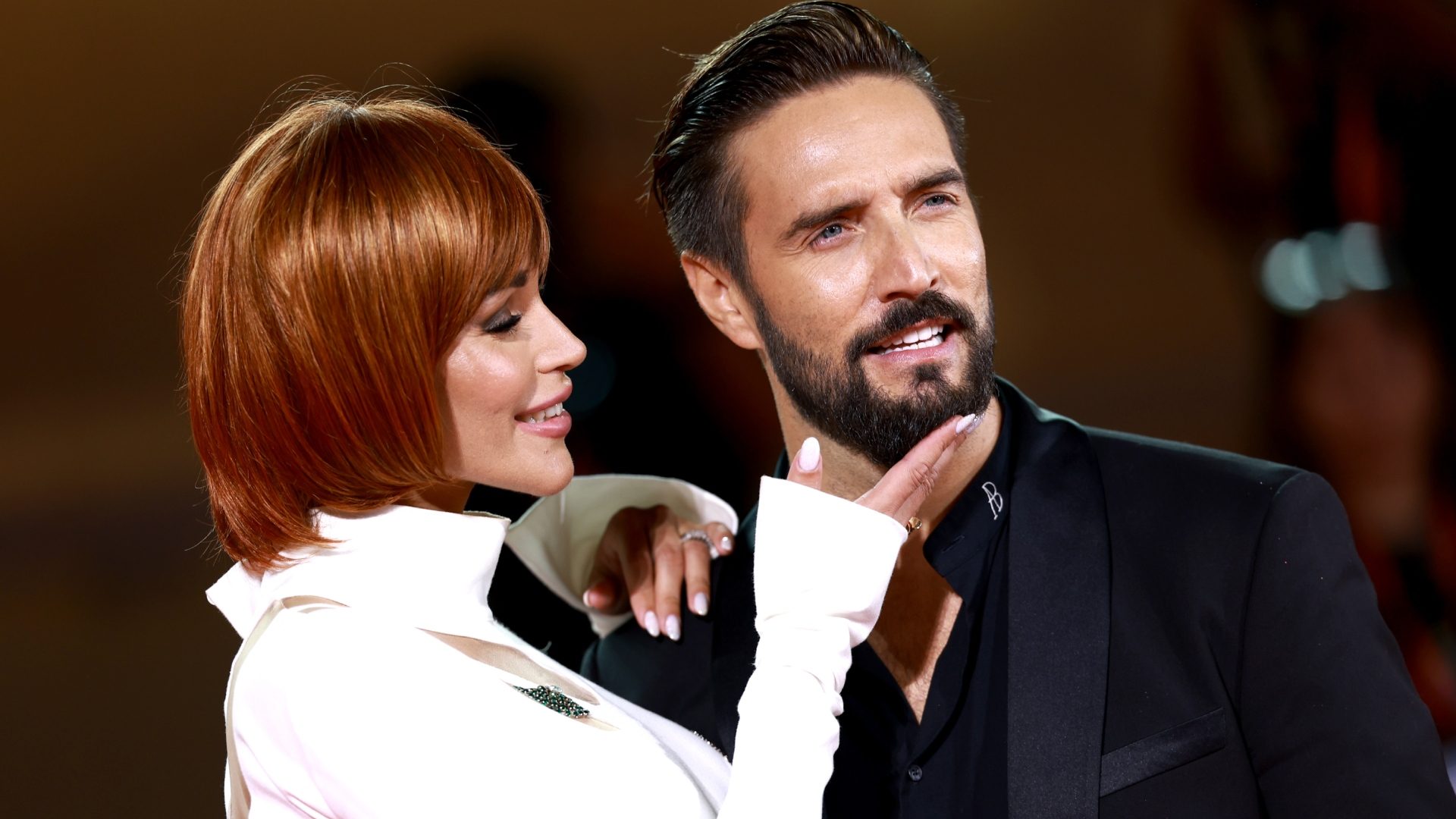 Alex Belli sulla coppia aperta con la moglie Delia Duran: "L'unica regola è la libertà di essere sé stessi"