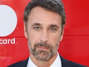 Ricatto a Raoul Bova, l’attore potrebbe non essere l’unico: l’ipotesi di un sistema di estorsioni ai danni dei vip