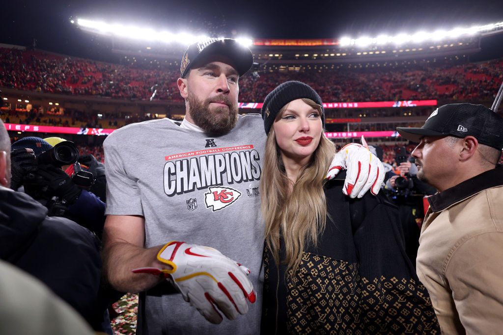 Chi è Travis Kelce, il futuro marito di Taylor Swift e campione di football americano
