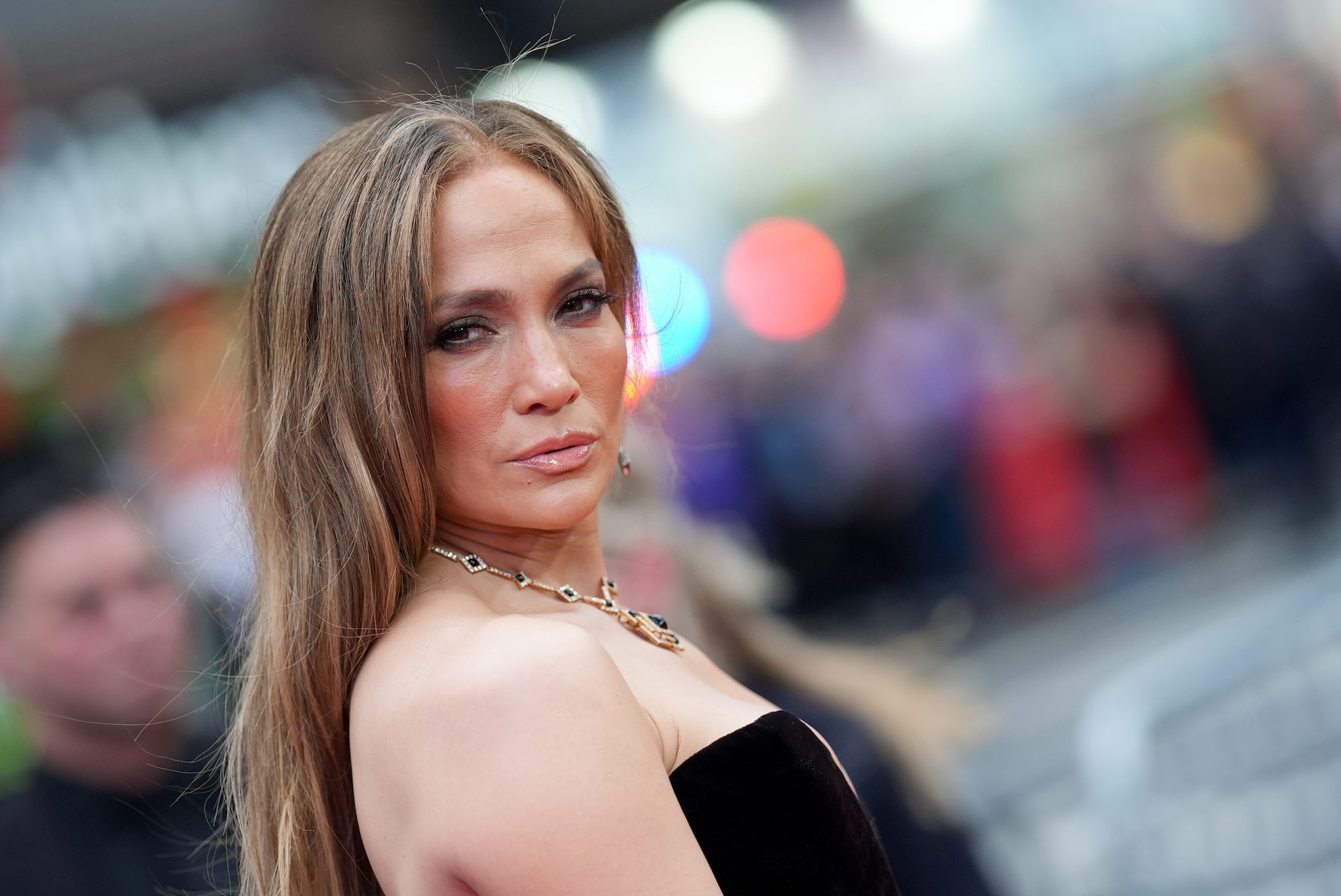 Non riconoscono Jennifer Lopez in una boutique di Chanel, l’attrice respinta all’ingresso