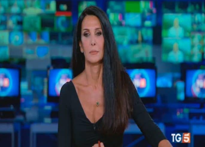 Elena Guarnieri del Tg5 sul caso del forum osceno: "Nascere maschi è nella natura, è diventare uomini che è complicato"