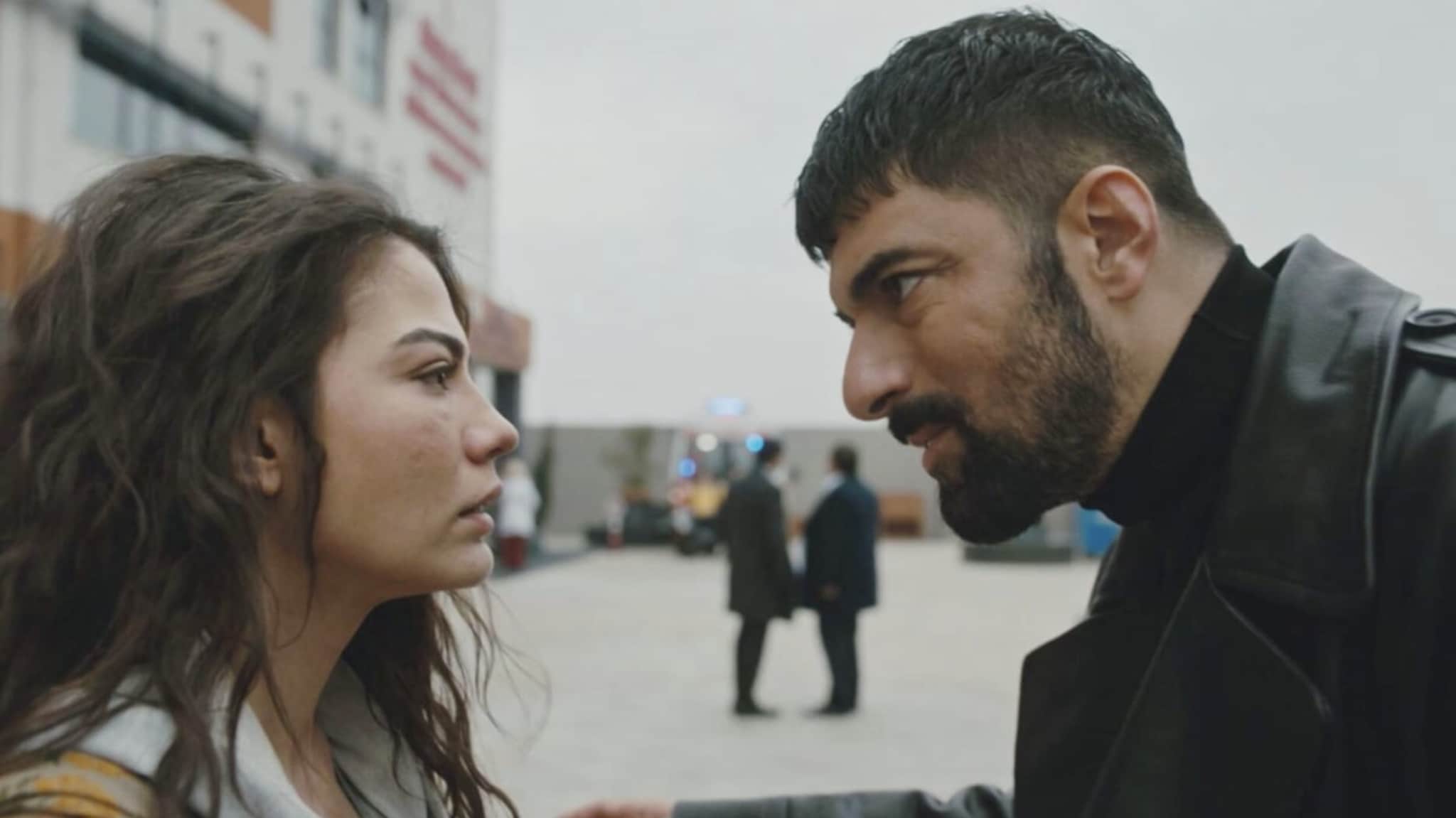 I protagonisti di Io sono Farah: Demet Özdemir (sinistra) e Engin Akyürek.