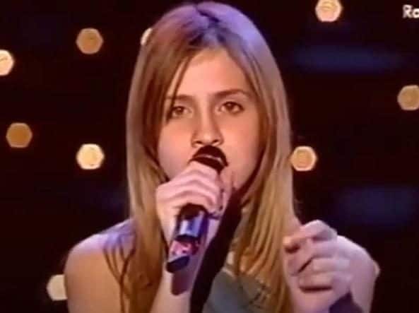 La partecipazione di Deidda a Sanremo nel 2003, aveva poco meno di 13 anni.