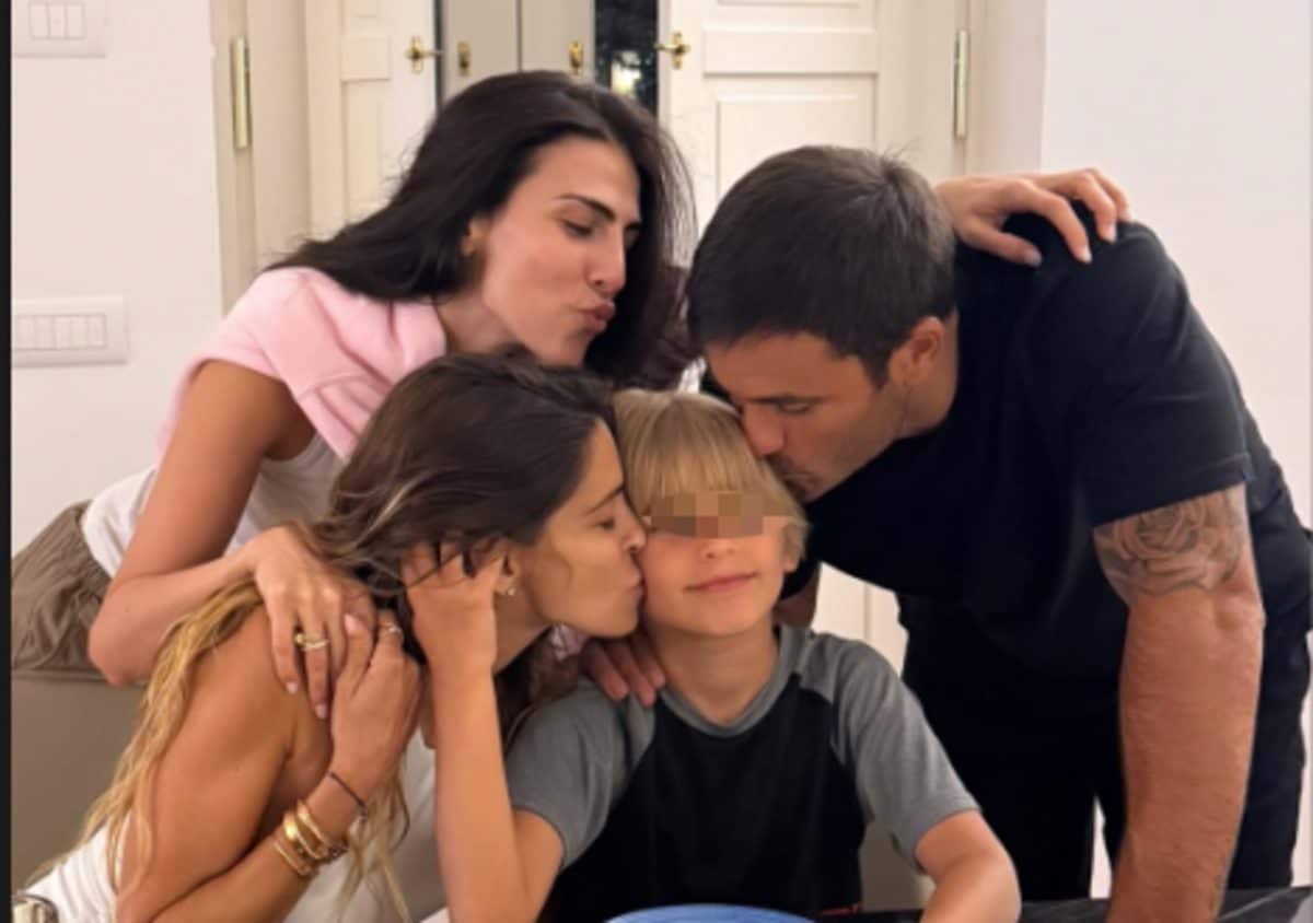 Pierpaolo Pretelli con Giulia Salemi e l'ex Ariadna Romero: "Il desiderio si è avverato, tutti insieme"