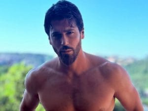 Can Yaman contestato: “Mi dicono che sono drogato e alcolizzato, e che la mia donna è quella sbagliata”