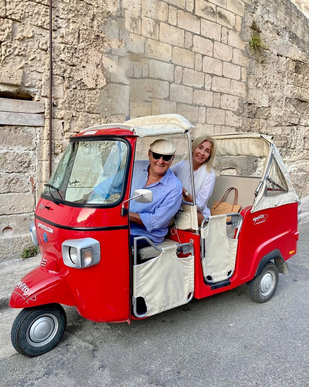 Una foto di coppia condivisa da Gerry Scotti su Instagram