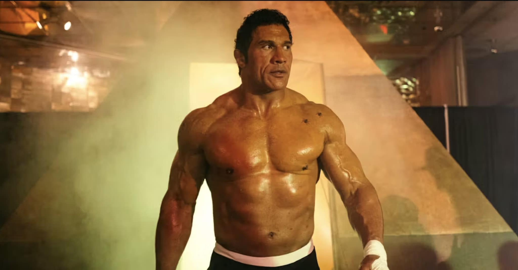 The Rock pronto per gli Oscar: il suo film The Smashing Machine riceve 15 minuti d'applausi a Venezia