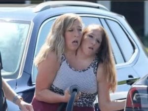 Le gemelle siamesi Abby e Brittany Hensel hanno avuto un bambino: ecco chi delle due è la madre biologica