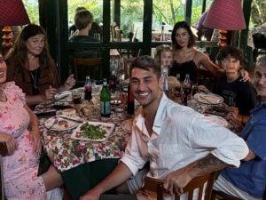 Belén Rodriguez festeggia il compleanno con la sorella Cecilia: assente Ignazio, sarebbero ancora lontani