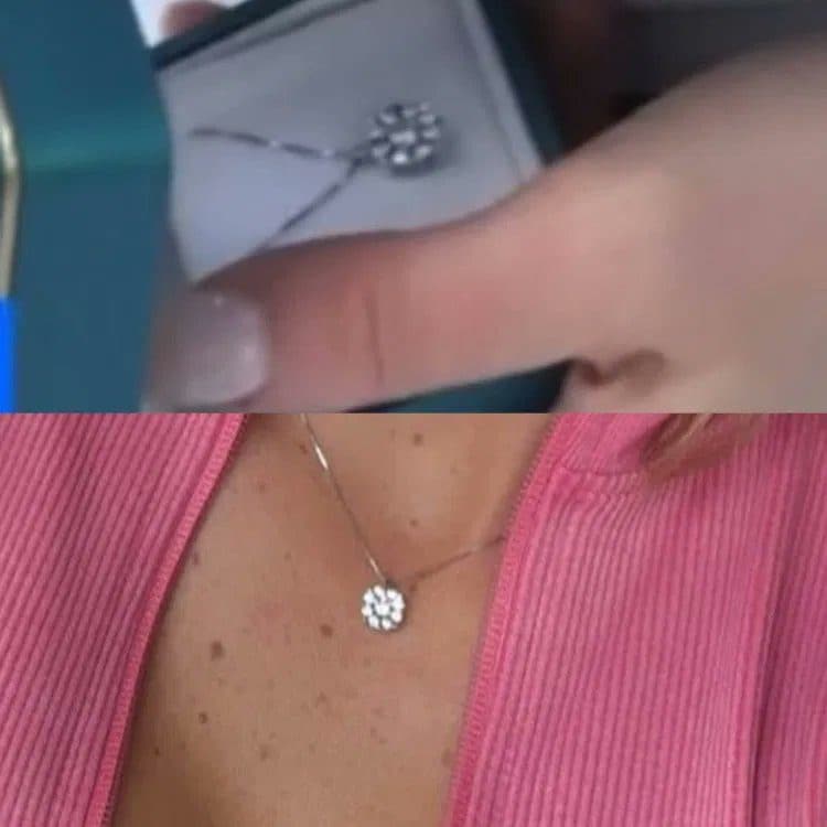 La collana che indossa Martina è quella che le regalò Gianmarco Steri