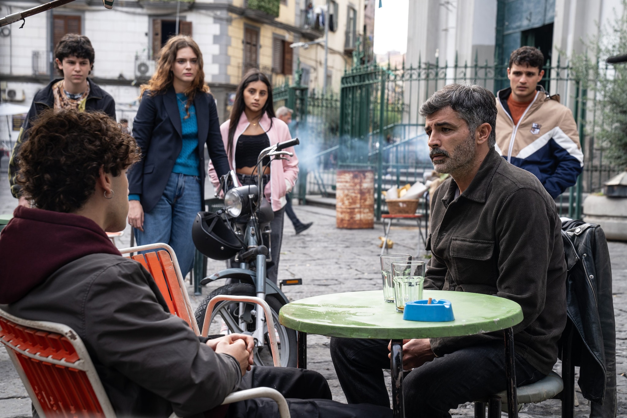 Don Giuseppe Santoro (Carmine Recano) in una scena di Noi del rione sanità