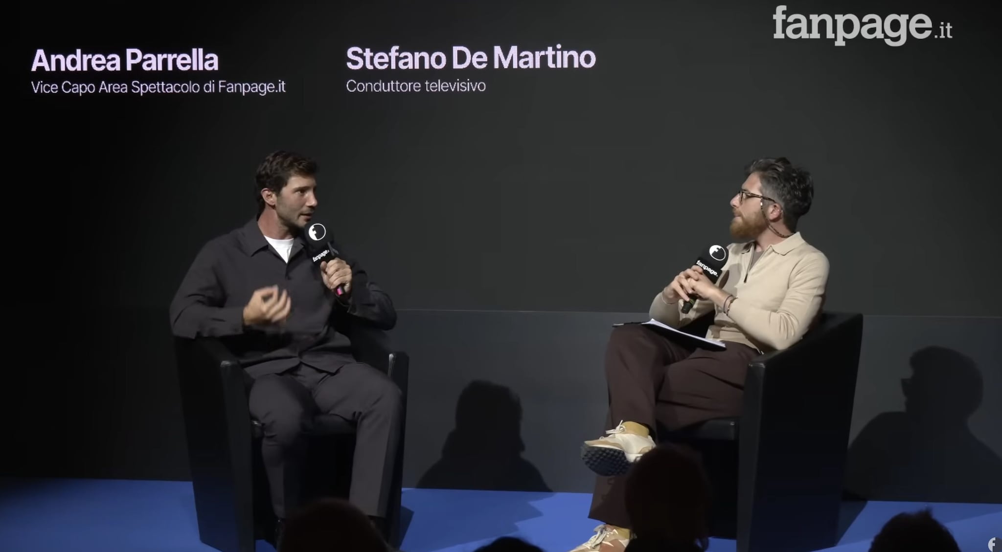 Un momento della conversazione tra Stefano De Martino e Andrea Parrella al festival di Fanpage.it, Rumore.