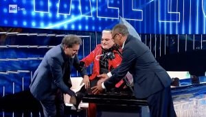 "Devi andare ai pacchi al posto di Gennarino", Pieraccioni e Malgioglio si beccano a Tale e Quale Show