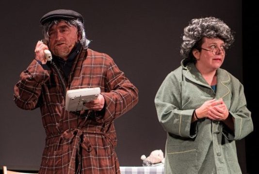 Laura De Marchi con Rocco Ciarmoli durante lo spettacolo Una coppia quasi perfetta