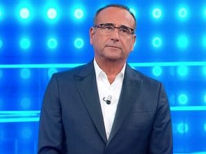 Le parole commosse di Carlo Conti in apertura di Tale e Quale Show: “Permettetemi due pensieri”