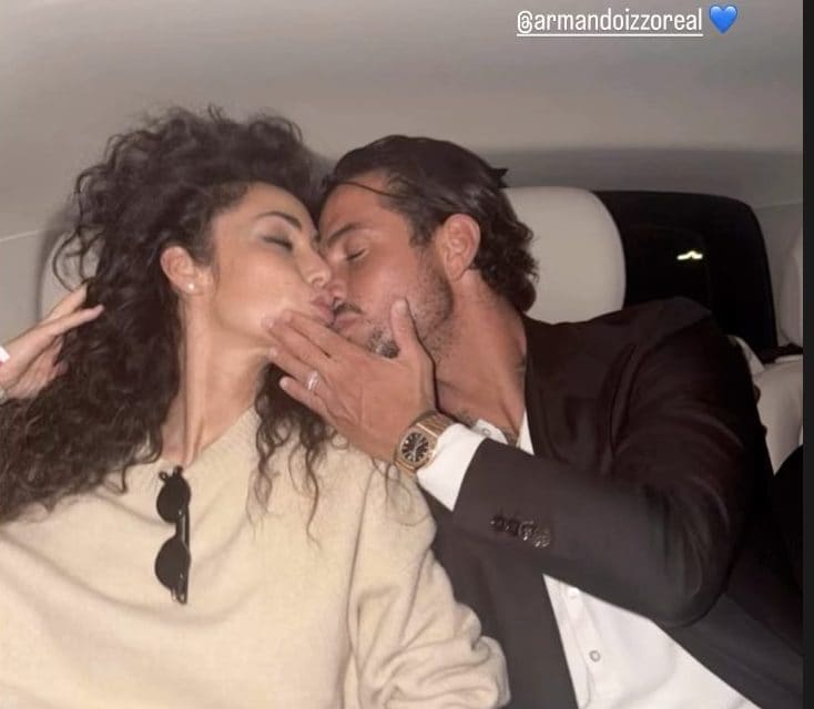 Il bacio tra Raffaella Fico e Armando Izzo (foto IG)