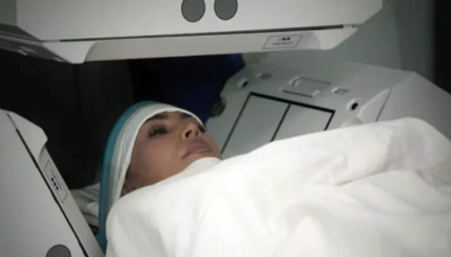 Kim Kardashian si cura per aneurisma cerebrale: "È solo stress per il divorzio da Kanye West"