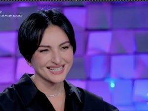 Arisa e l’amore dopo la rottura da Walter Ricci: “C’è una persona. Ai figli non penso più come prima”