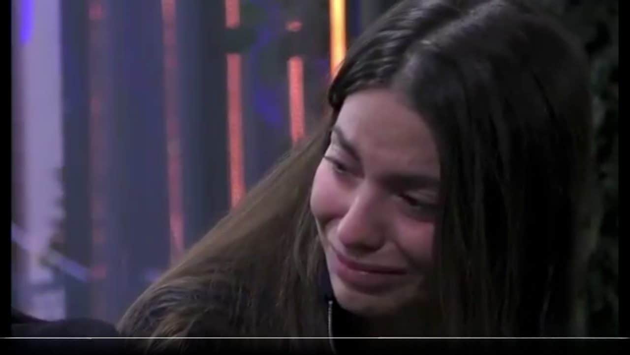 Anita Mazzotta crolla per la morte della madre al GF: "Fuori da qui non ho nessuno", lo sfogo sulla famiglia