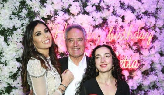 Elisabetta Gregoraci con il padre Mario e Rosita Gentile