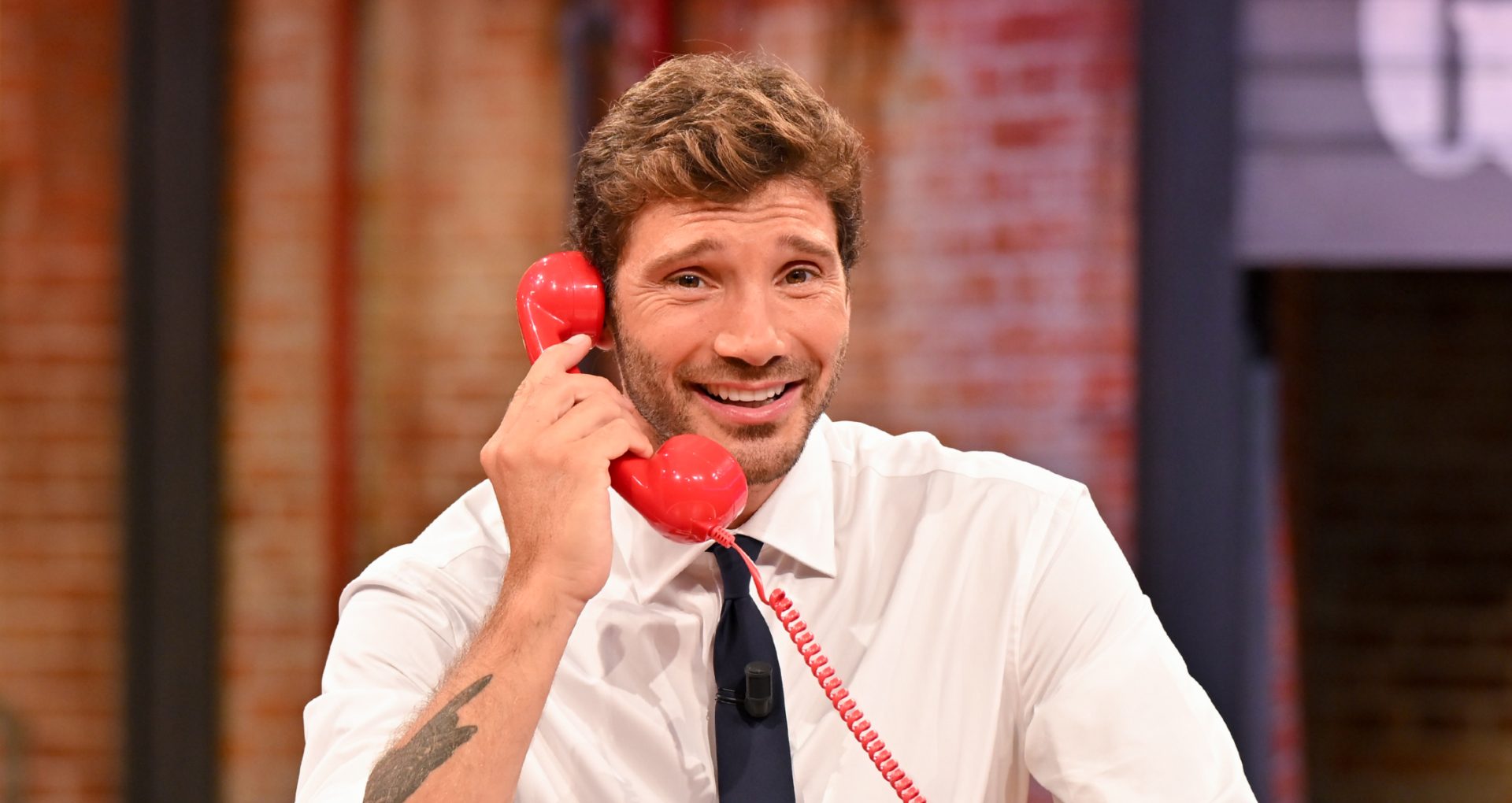 Affari tuoi, salta l'appuntamento con Stefano De Martino: cambio di programmazione su Rai1