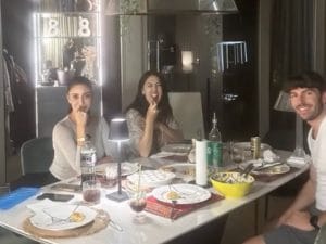 Belén Rodriguez a cena con la sorella Cecilia e Ignazio Moser: Clara Isabel ha riunito la famiglia