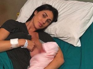 Cecilia Rodriguez e il parto: “Dieci ore di induzione e un balletto, così è nata Clara Isabel”