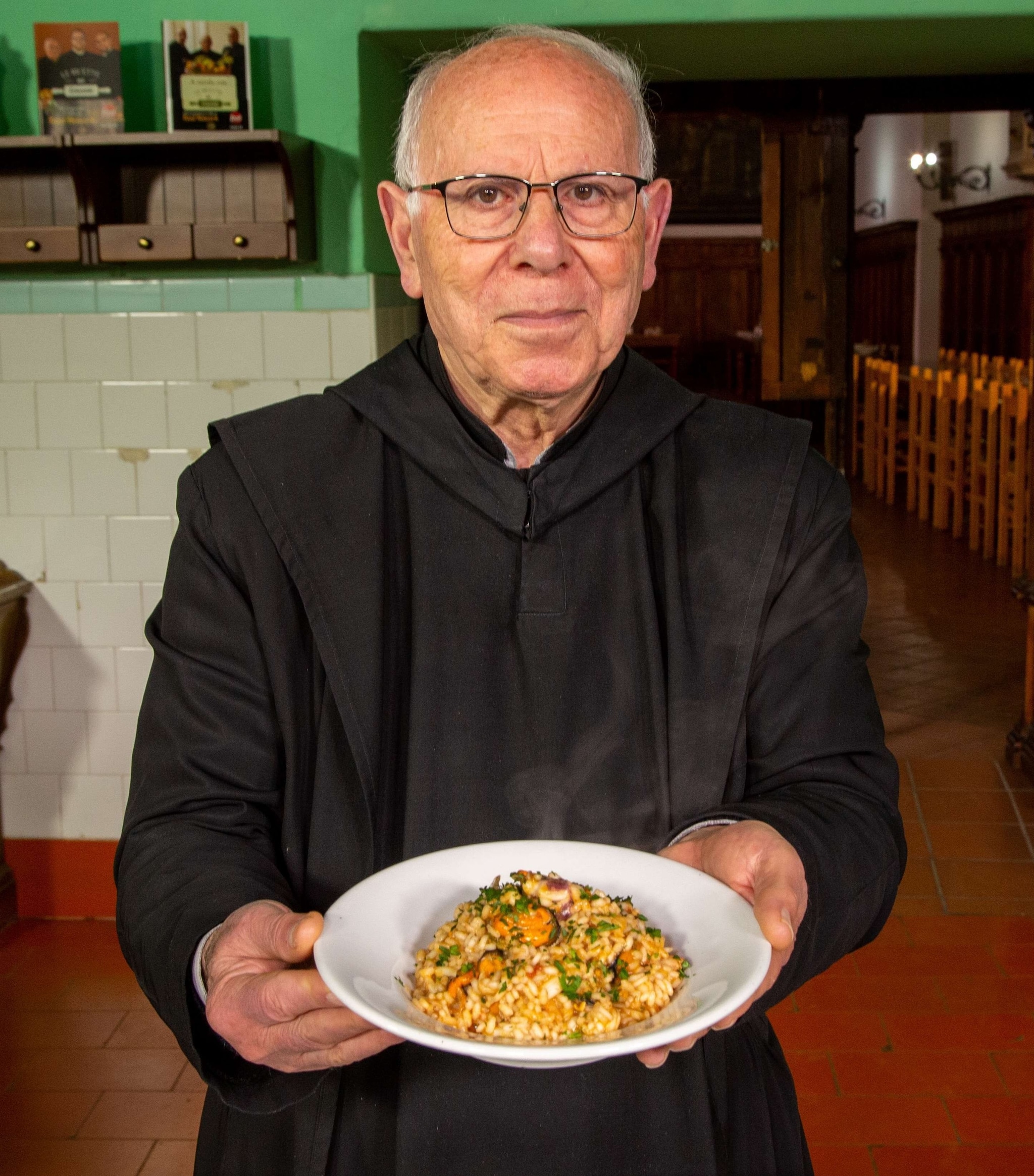 Don Anselmo Lipari de Le ricette del convento ha 81 anni: la sua storia
