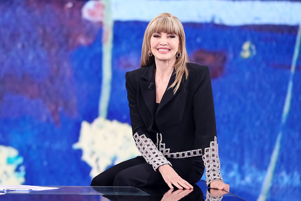 Milly Carlucci: "Dedicheremo la sigla alle gemelle Kessler", poi svela la ballerina per una notte