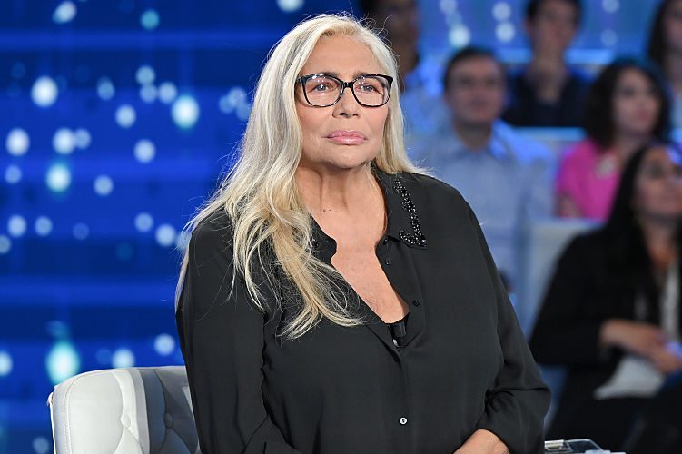 Mara Venier: "Quando stavo con Renzo Arbore ho perso un bambino a cinque mesi e mezzo di gravidanza"